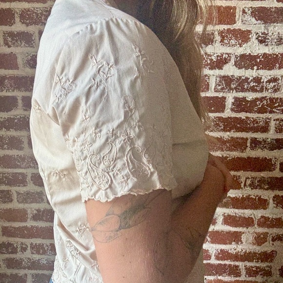 Y2K Classic Elements pale pink embroidered floral short sleeve button down - Picture 5 of 9